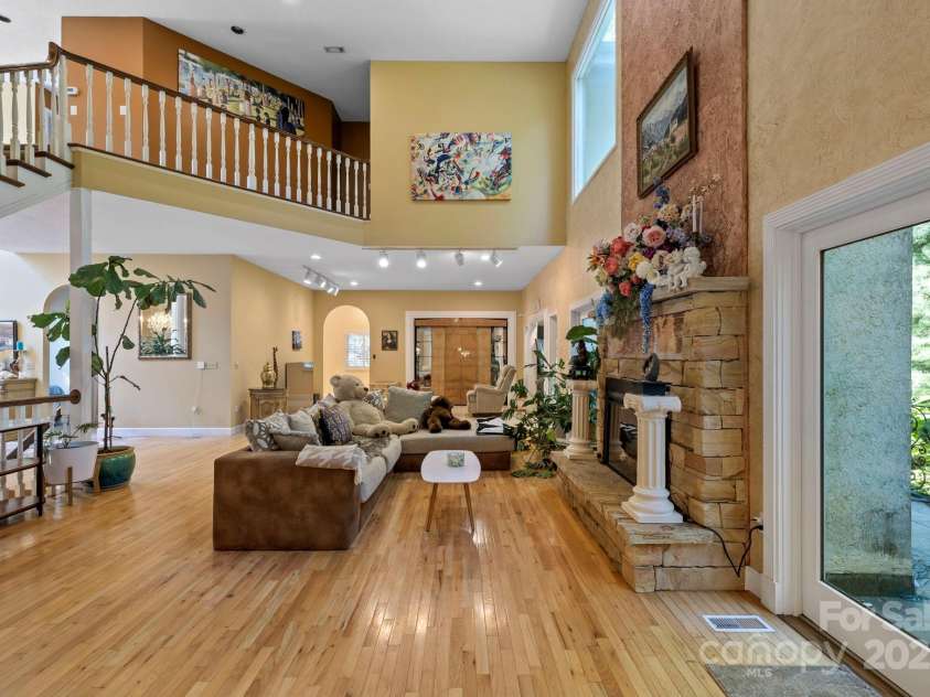 652 Avery Creek Road, Arden, NC 28704.  MLS# CAR4282113, YatesRealty ID 26338. 