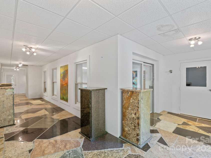 652 Avery Creek Road, Arden, NC 28704.  MLS# CAR4282113, YatesRealty ID 26338. 
