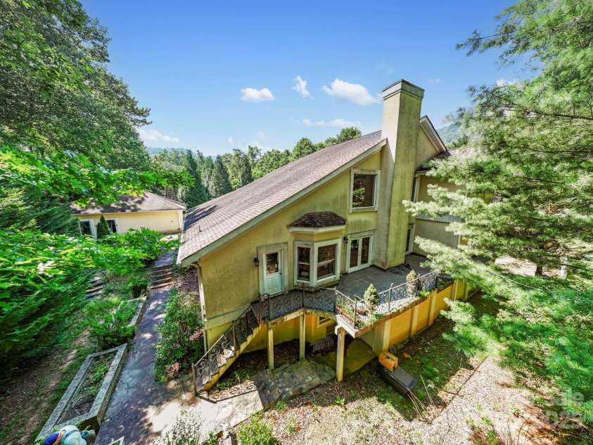 652 Avery Creek Road, Arden, NC 28704.  MLS# CAR4282113, YatesRealty ID 26338. 