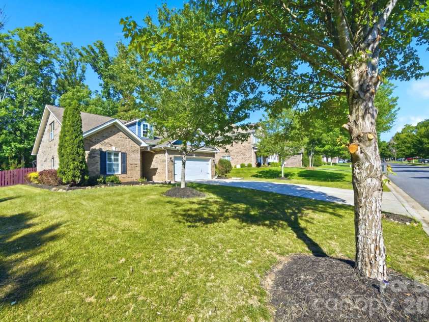 3824 Martele Drive, Mint Hill, NC 28227.  MLS# CAR4383750, YatesRealty ID 26339. 