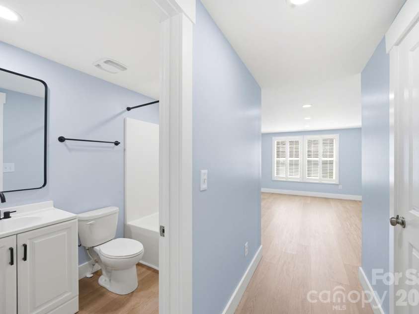 3824 Martele Drive, Mint Hill, NC 28227.  MLS# CAR4383750, YatesRealty ID 26339. Full Bathroom