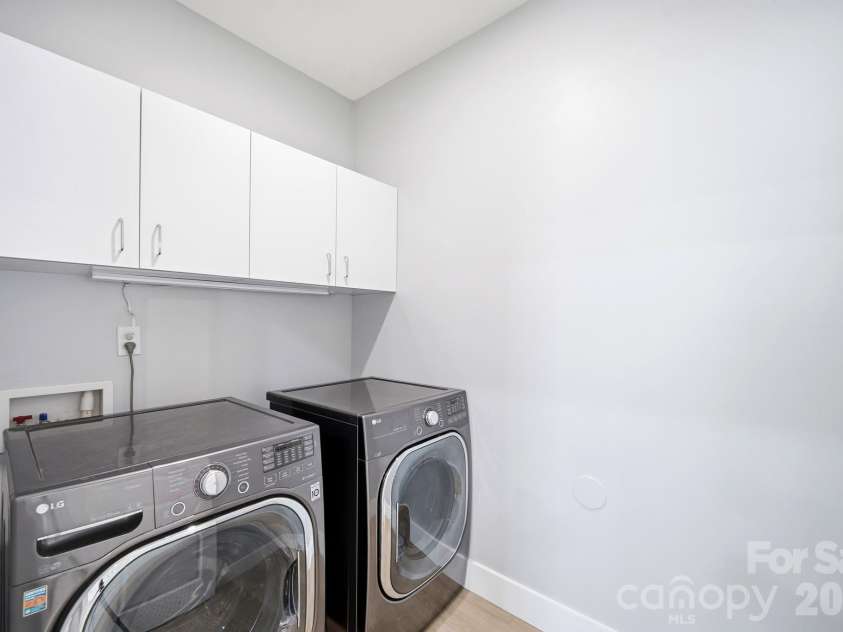 3824 Martele Drive, Mint Hill, NC 28227.  MLS# CAR4383750, YatesRealty ID 26339. Laundry room