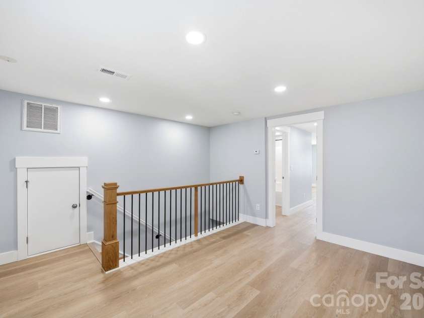 3824 Martele Drive, Mint Hill, NC 28227.  MLS# CAR4383750, YatesRealty ID 26339. Upper Level Hallway