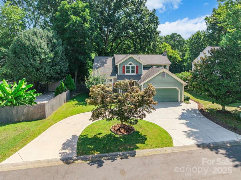 8909 Raven Park Drive, Charlotte, NC 28216.  MLS# CAR4278901, YatesRealty ID 26339. 