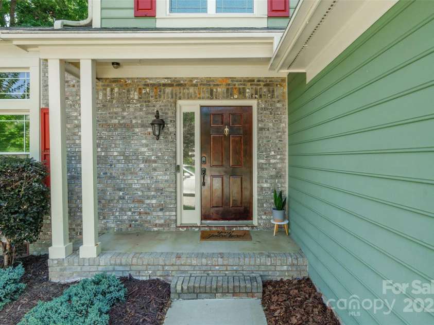 8909 Raven Park Drive, Charlotte, NC 28216.  MLS# CAR4278901, YatesRealty ID 26339. 