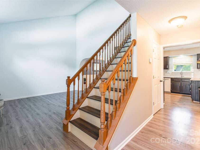 8909 Raven Park Drive, Charlotte, NC 28216.  MLS# CAR4278901, YatesRealty ID 26339. 