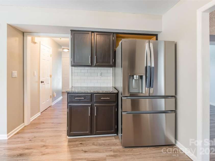 8909 Raven Park Drive, Charlotte, NC 28216.  MLS# CAR4278901, YatesRealty ID 26339. 