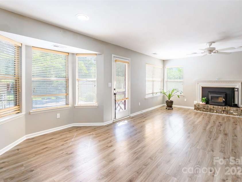 8909 Raven Park Drive, Charlotte, NC 28216.  MLS# CAR4278901, YatesRealty ID 26339. 
