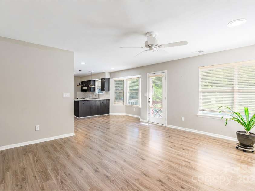 8909 Raven Park Drive, Charlotte, NC 28216.  MLS# CAR4278901, YatesRealty ID 26339. 
