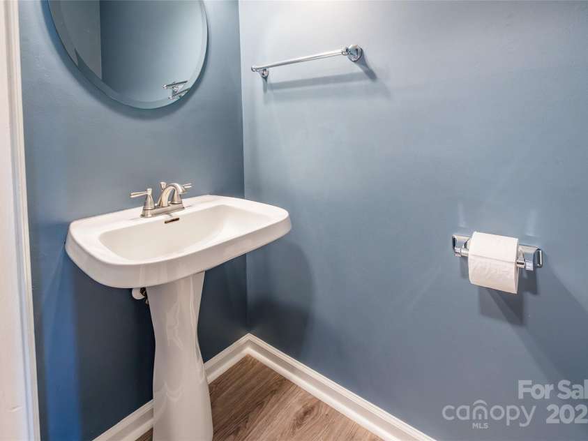 8909 Raven Park Drive, Charlotte, NC 28216.  MLS# CAR4278901, YatesRealty ID 26339. 