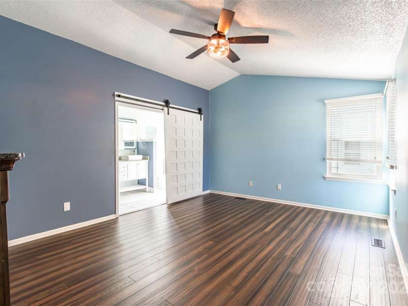 8909 Raven Park Drive, Charlotte, NC 28216.  MLS# CAR4278901, YatesRealty ID 26339. 
