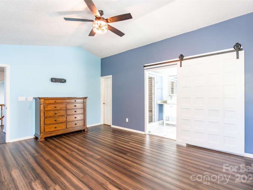 8909 Raven Park Drive, Charlotte, NC 28216.  MLS# CAR4278901, YatesRealty ID 26339. 