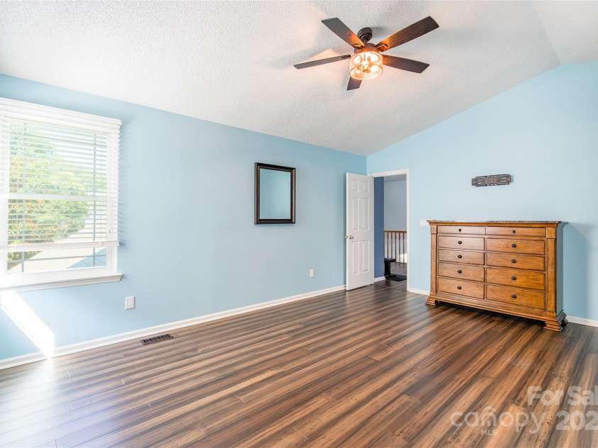 8909 Raven Park Drive, Charlotte, NC 28216.  MLS# CAR4278901, YatesRealty ID 26339. 