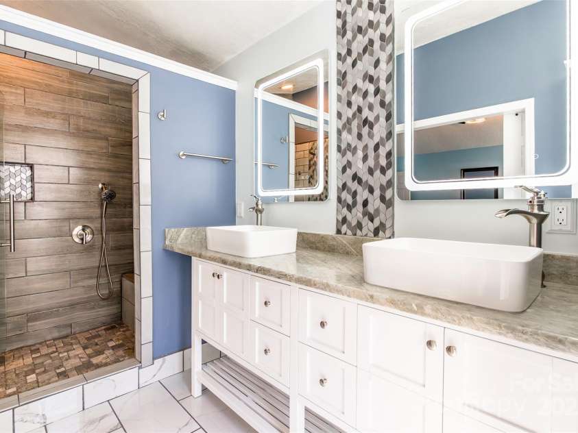 8909 Raven Park Drive, Charlotte, NC 28216.  MLS# CAR4278901, YatesRealty ID 26339. 