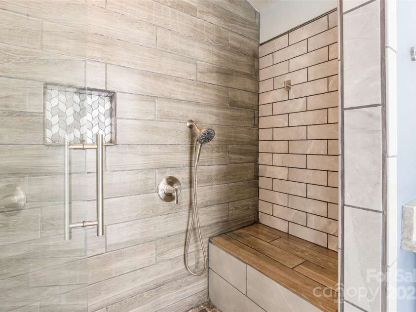 8909 Raven Park Drive, Charlotte, NC 28216.  MLS# CAR4278901, YatesRealty ID 26339. 