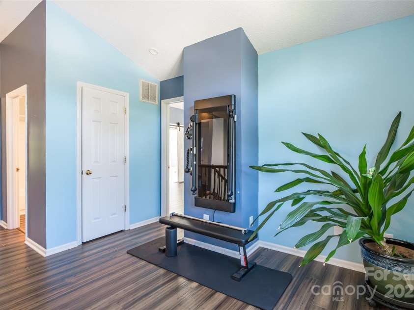 8909 Raven Park Drive, Charlotte, NC 28216.  MLS# CAR4278901, YatesRealty ID 26339. 