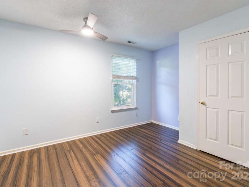 8909 Raven Park Drive, Charlotte, NC 28216.  MLS# CAR4278901, YatesRealty ID 26339. 