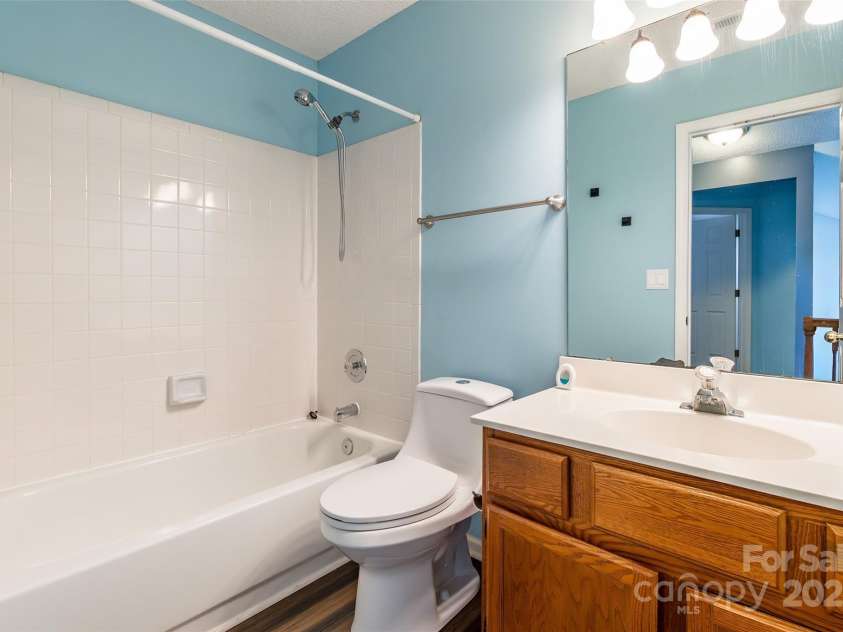 8909 Raven Park Drive, Charlotte, NC 28216.  MLS# CAR4278901, YatesRealty ID 26339. 
