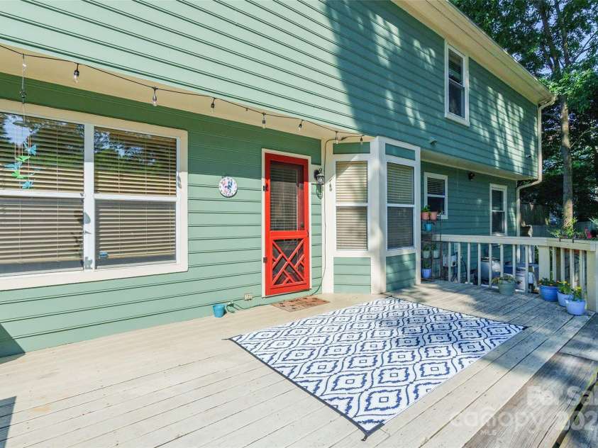 8909 Raven Park Drive, Charlotte, NC 28216.  MLS# CAR4278901, YatesRealty ID 26339. 