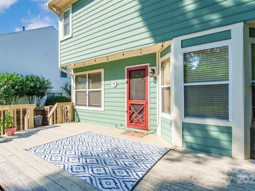 8909 Raven Park Drive, Charlotte, NC 28216.  MLS# CAR4278901, YatesRealty ID 26339. 