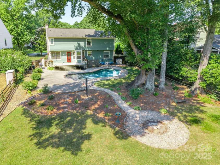 8909 Raven Park Drive, Charlotte, NC 28216.  MLS# CAR4278901, YatesRealty ID 26339. 