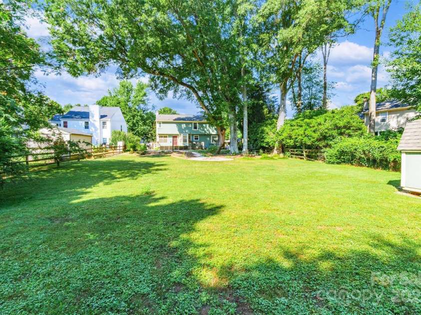 8909 Raven Park Drive, Charlotte, NC 28216.  MLS# CAR4278901, YatesRealty ID 26339. 