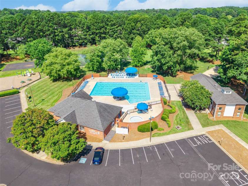 8909 Raven Park Drive, Charlotte, NC 28216.  MLS# CAR4278901, YatesRealty ID 26339. 