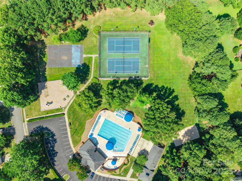 8909 Raven Park Drive, Charlotte, NC 28216.  MLS# CAR4278901, YatesRealty ID 26339. 