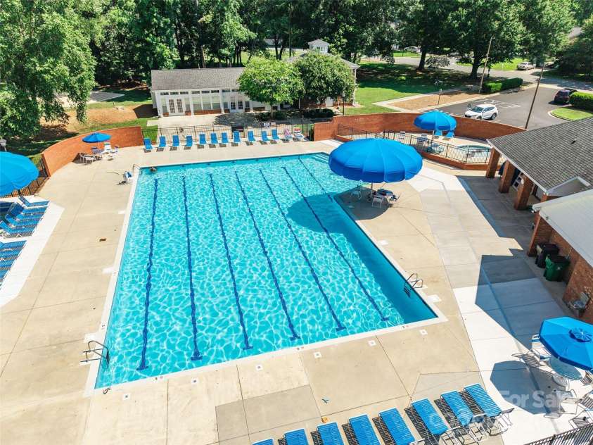 8909 Raven Park Drive, Charlotte, NC 28216.  MLS# CAR4278901, YatesRealty ID 26339. 