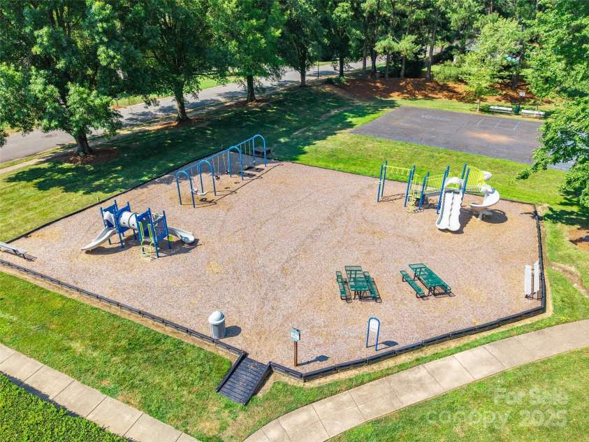 8909 Raven Park Drive, Charlotte, NC 28216.  MLS# CAR4278901, YatesRealty ID 26339. 