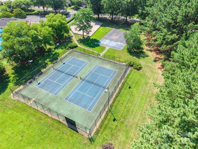 8909 Raven Park Drive, Charlotte, NC 28216.  MLS# CAR4278901, YatesRealty ID 26339. 