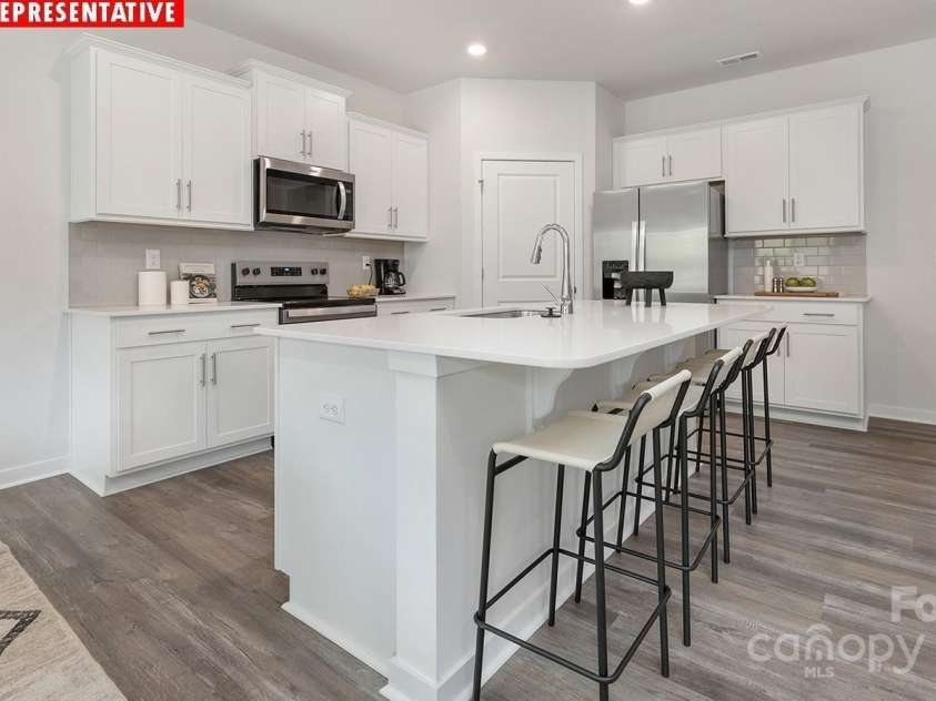 11136 Cardinal Creek Avenue, Charlotte, NC 28215.  MLS# CAR4273998, YatesRealty ID 26340. 