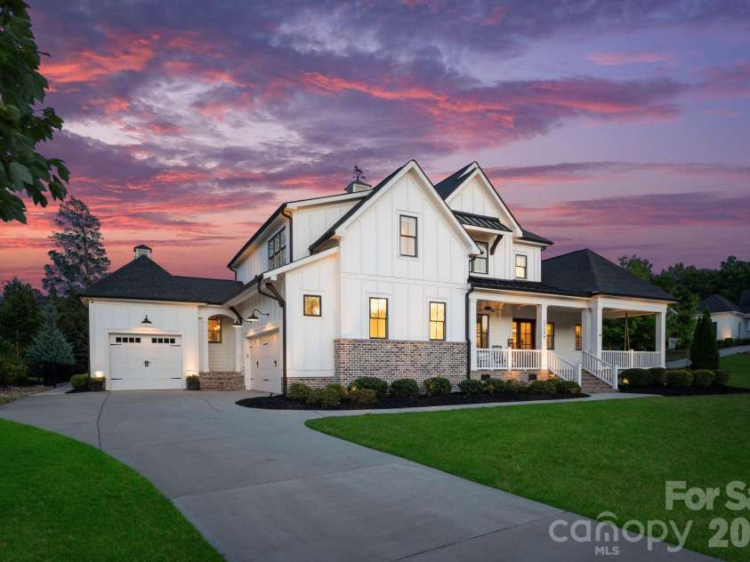 17106 Arkansas Lane, Davidson, NC 28036.  MLS# CAR4380909, YatesRealty ID 26342. 