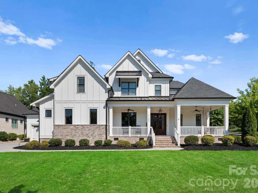 17106 Arkansas Lane, Davidson, NC 28036.  MLS# CAR4380909, YatesRealty ID 26342. 