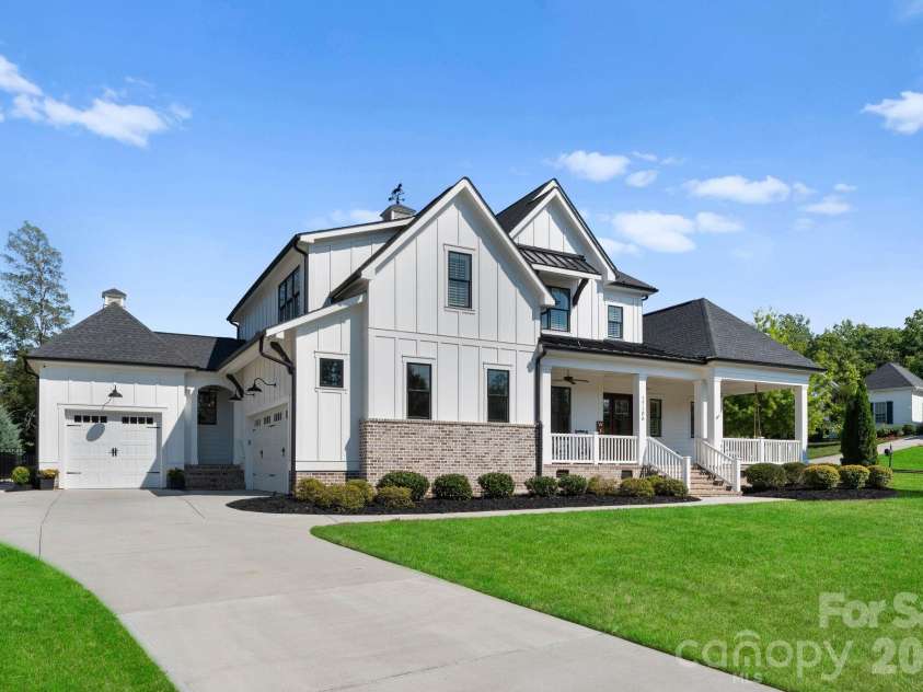 17106 Arkansas Lane, Davidson, NC 28036.  MLS# CAR4380909, YatesRealty ID 26342. 