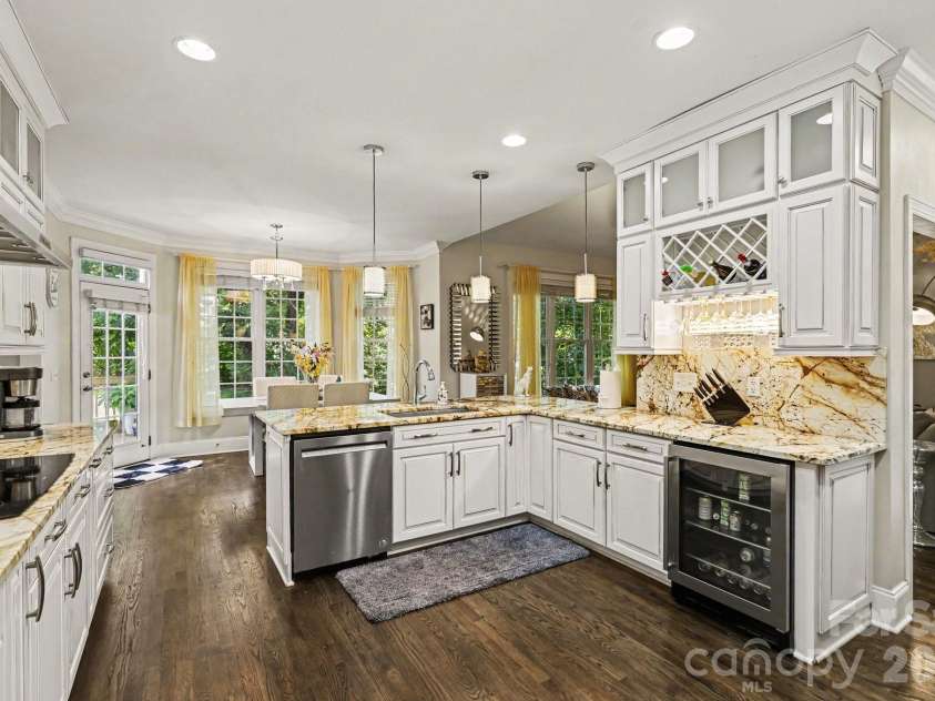 163 Evening Shadow Road, Lake Wylie, SC 29710.  MLS# CAR4385508, YatesRealty ID 26343. Kitchen toward eat in kitchen
