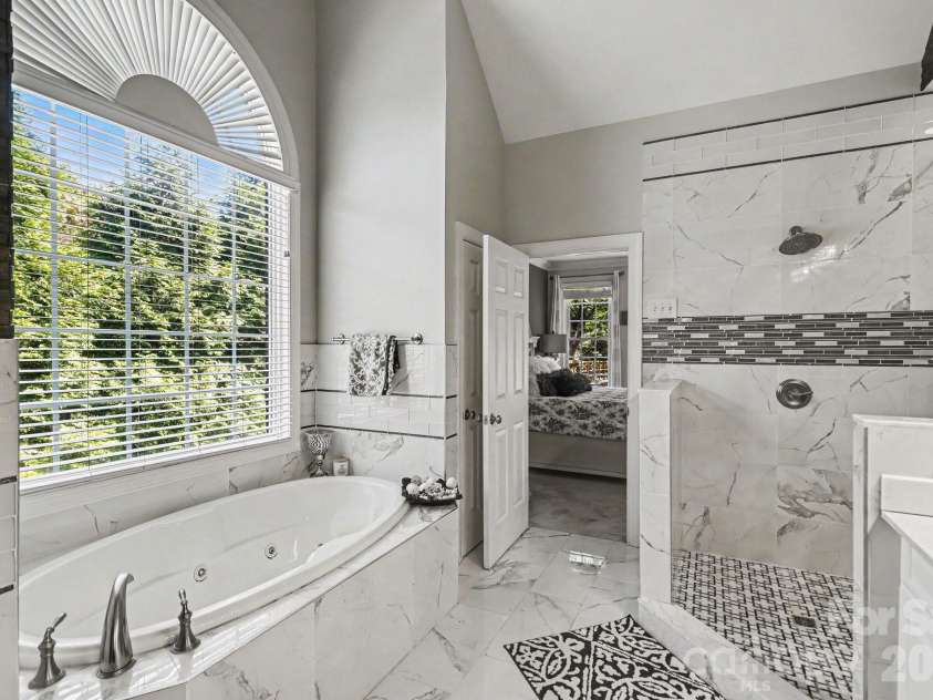 163 Evening Shadow Road, Lake Wylie, SC 29710.  MLS# CAR4385508, YatesRealty ID 26343. Primary Bath