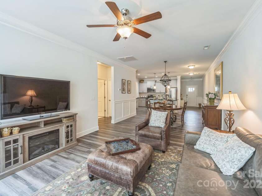 4 Finley Way, Greensboro, NC 27455.  MLS# CAR4273250, YatesRealty ID 26343. 