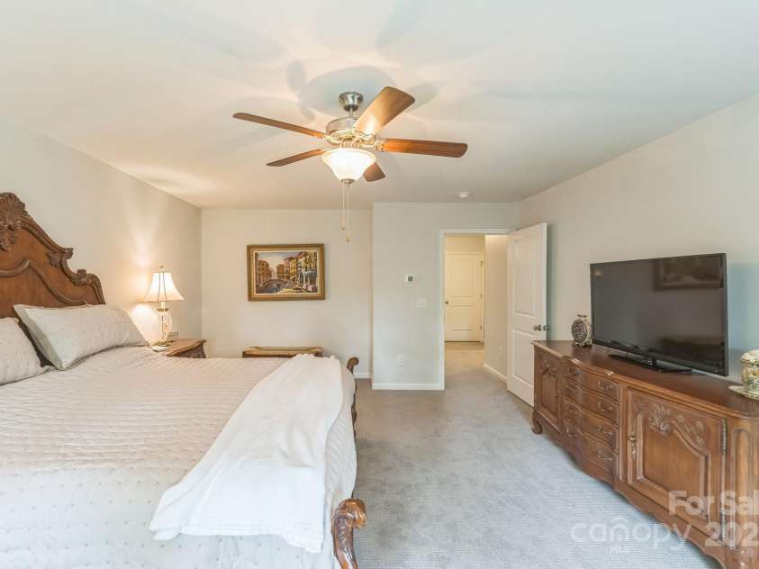 4 Finley Way, Greensboro, NC 27455.  MLS# CAR4273250, YatesRealty ID 26343. 