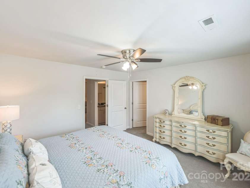 4 Finley Way, Greensboro, NC 27455.  MLS# CAR4273250, YatesRealty ID 26343. 