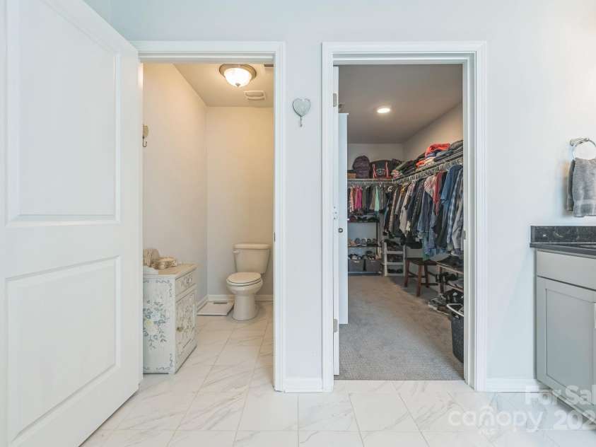 4 Finley Way, Greensboro, NC 27455.  MLS# CAR4273250, YatesRealty ID 26343. 