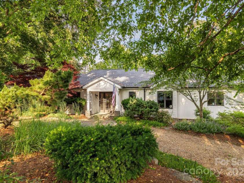 101 Windsor Road, Asheville, NC 28804.  MLS# CAR4263448, YatesRealty ID 26344. 