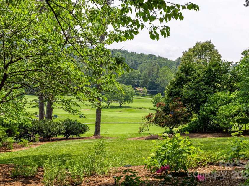 101 Windsor Road, Asheville, NC 28804.  MLS# CAR4263448, YatesRealty ID 26344. 