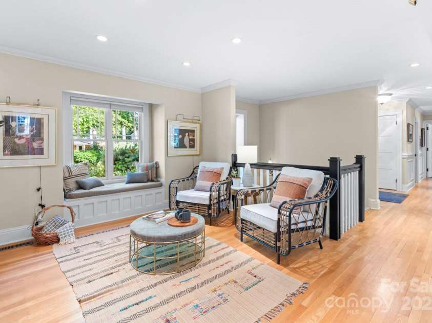 101 Windsor Road, Asheville, NC 28804.  MLS# CAR4263448, YatesRealty ID 26344. 