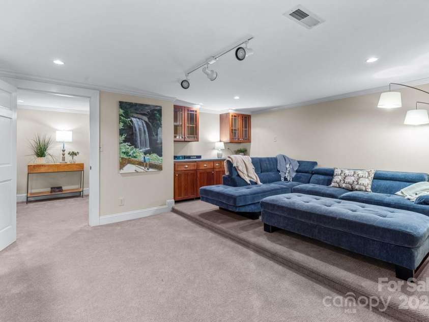 101 Windsor Road, Asheville, NC 28804.  MLS# CAR4263448, YatesRealty ID 26344. 