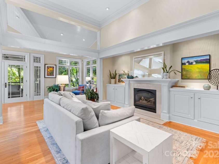 101 Windsor Road, Asheville, NC 28804.  MLS# CAR4263448, YatesRealty ID 26344. 