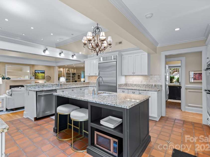 101 Windsor Road, Asheville, NC 28804.  MLS# CAR4263448, YatesRealty ID 26344. 