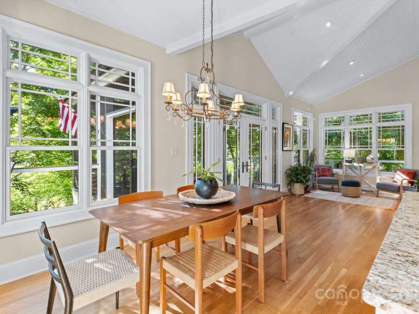 101 Windsor Road, Asheville, NC 28804.  MLS# CAR4263448, YatesRealty ID 26344. 