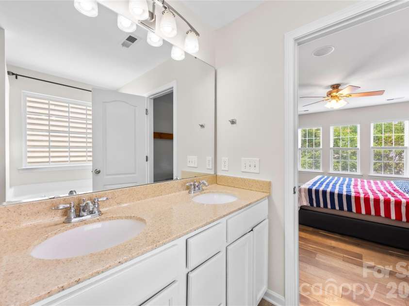 6428 Manitoba Lane, Charlotte, NC 28277.  MLS# CAR4385112, YatesRealty ID 26344. 