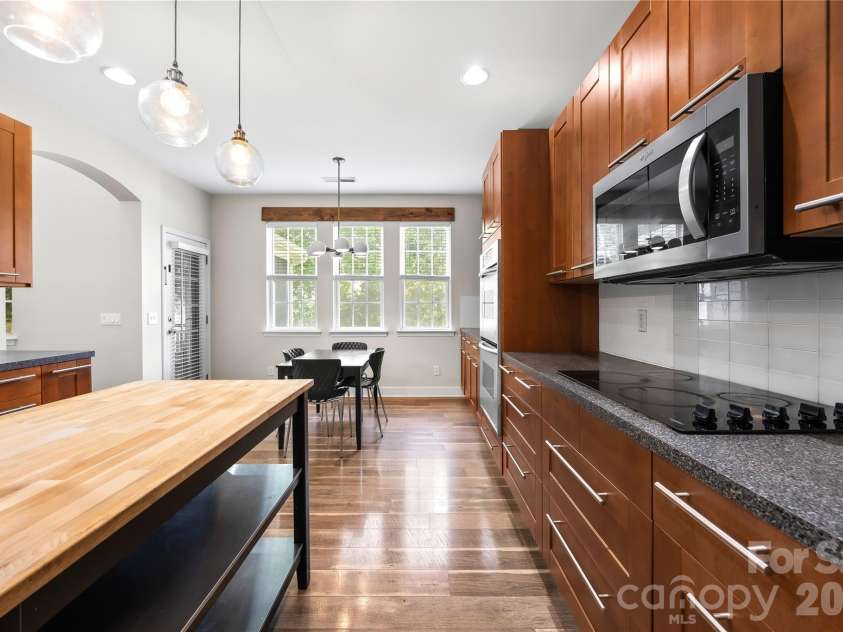 6428 Manitoba Lane, Charlotte, NC 28277.  MLS# CAR4385112, YatesRealty ID 26344. Kitchen